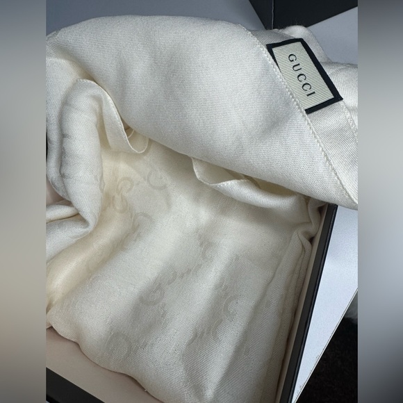 GUCCI Monogram Ivory Wool / Silk Guccissima Scarf Brand New With Tags 😻 - Picture 6 of 9